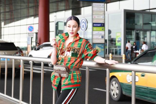 「蛇精臉」大軍又添一員，39歲溫嵐大變臉，畸形審美毀了自己！