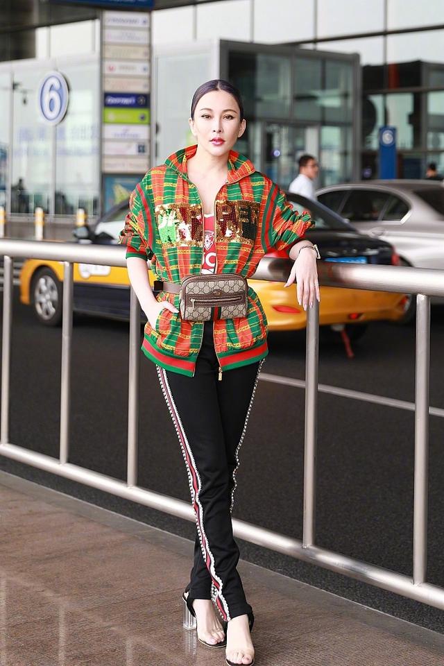 「蛇精臉」大軍又添一員，39歲溫嵐大變臉，畸形審美毀了自己！