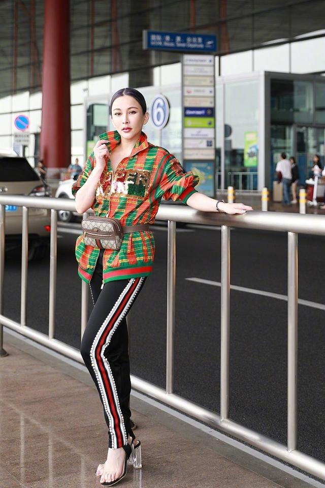 「蛇精臉」大軍又添一員，39歲溫嵐大變臉，畸形審美毀了自己！