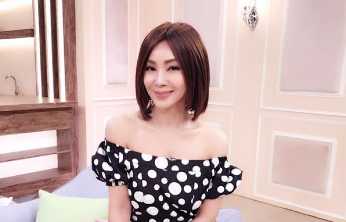62歲陳美鳳近照曝光，被前夫拿6200萬養前妻，與小25歲邱澤傳母子戀！真不愧是最美阿嫲！ -