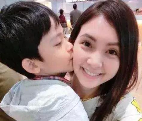 吳佩慈近照難掩老態，同為豪門生子無名份的女星命運卻大不相同！