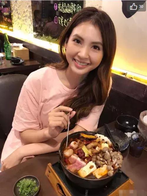 吳佩慈近照難掩老態，同為豪門生子無名份的女星命運卻大不相同！