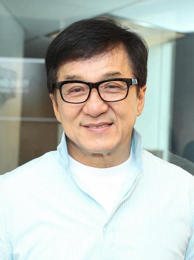美國人曾問成龍：「香港是日本的哪個島」？成龍霸氣回了6個字！