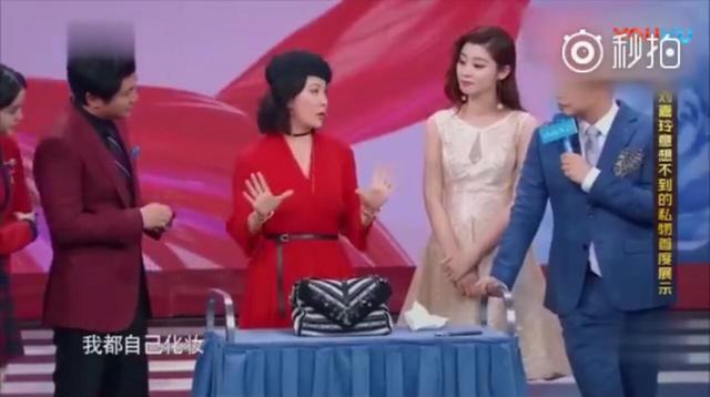 劉嘉玲出席活動沒有化妝師，她自己動手化妝太驚艷！