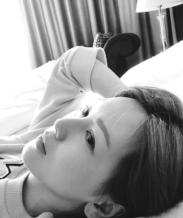 曾經的TVB綠葉去年嫁給紅極一時的歌手，如今自稱是「變態媽媽」！