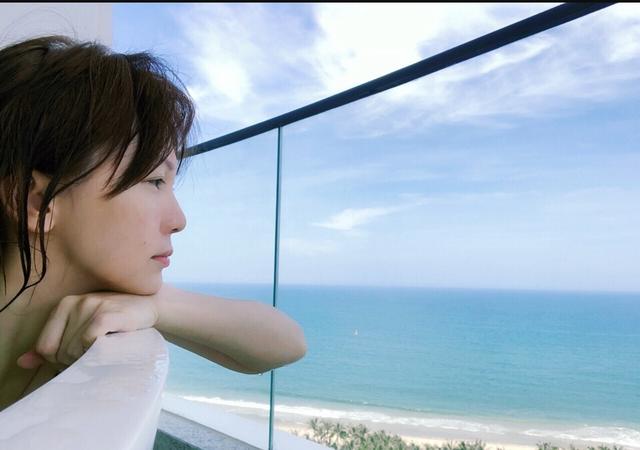 曾經的TVB綠葉去年嫁給紅極一時的歌手，如今自稱是「變態媽媽」！