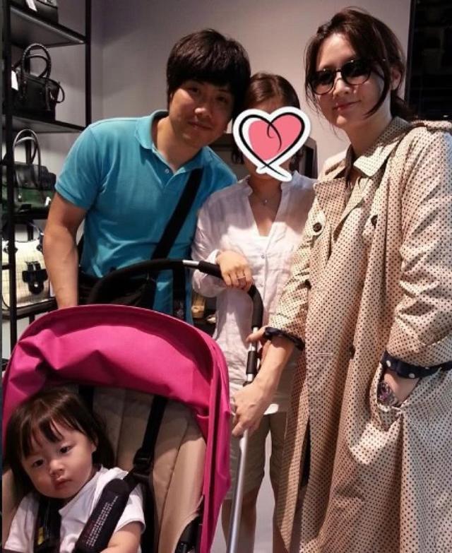 媒體曝47歲李英愛將帶女兒參加節目，7歲女兒甜美可愛顏值很高！