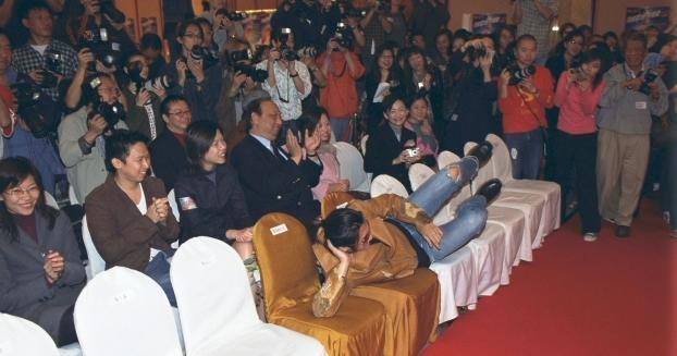 估計100萬一張，謝霆鋒都想出手買下這些照片毀了吧！
