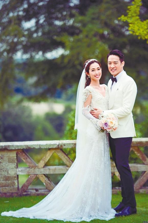 【陳展鵬小清新婚紗照！】單文柔身上的婚紗大有來頭！連楊怡和李亞男都穿著出嫁！