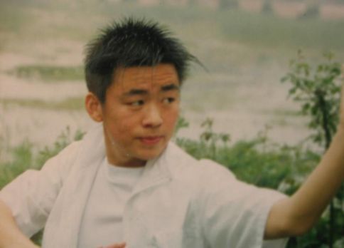 他們意外走紅，阿杜曾是包工頭，她靠一張照片爆紅如今身價500億！