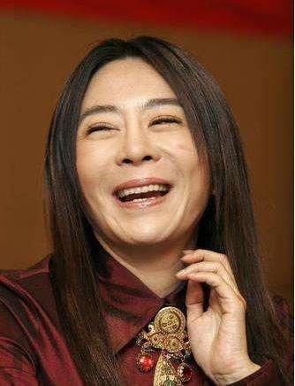 53歲喻可欣和52歲朱麗倩近照，差距巨大，網友：劉德華眼光真好！