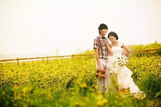 後媽給我買的婚房弟弟來家做客，接到一個電話，我連忙把弟弟趕走