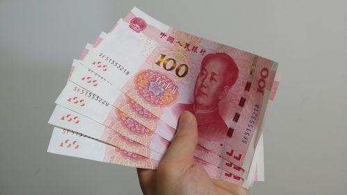 媽給陌生母子六百元，路人說她傻，沒幾天她暈倒，母子及時出現