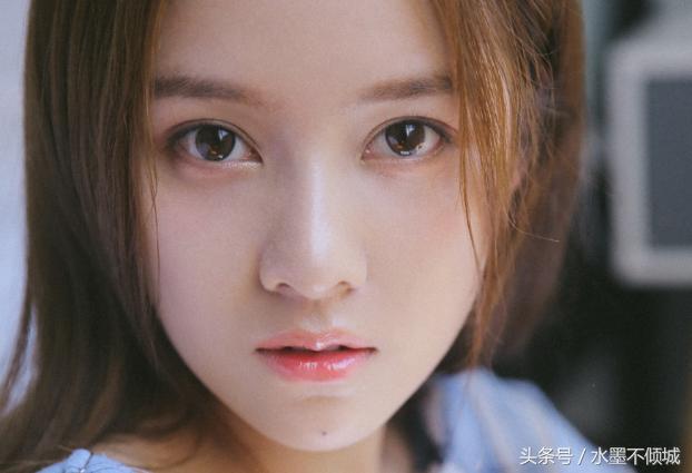 男人對母親說，我寧可把錢都給妻子的弟弟，也不再給你女兒一分了