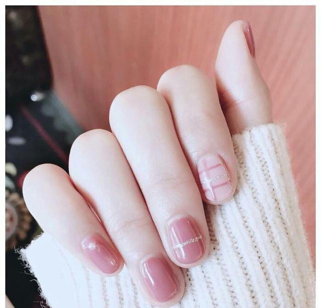 剛結婚就做這麼漂亮的指甲，你來我們家是要做少奶奶麼？