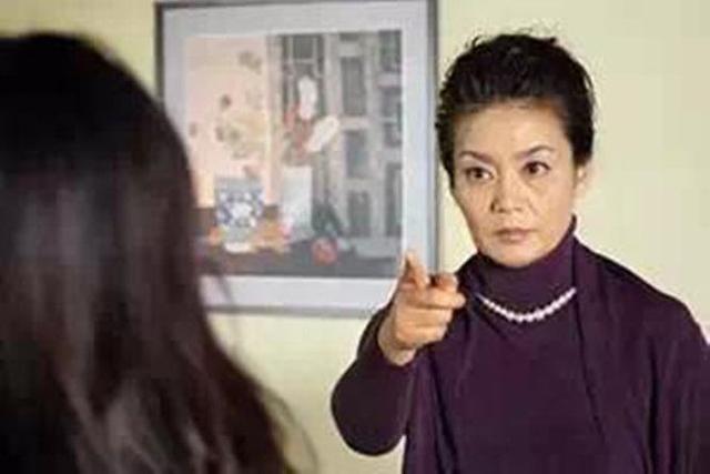 剛結婚就做這麼漂亮的指甲，你來我們家是要做少奶奶麼？