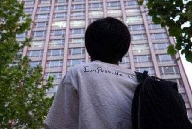 我房子借哥嫂住，將近一年我從國外回來，打開門我房子送他們