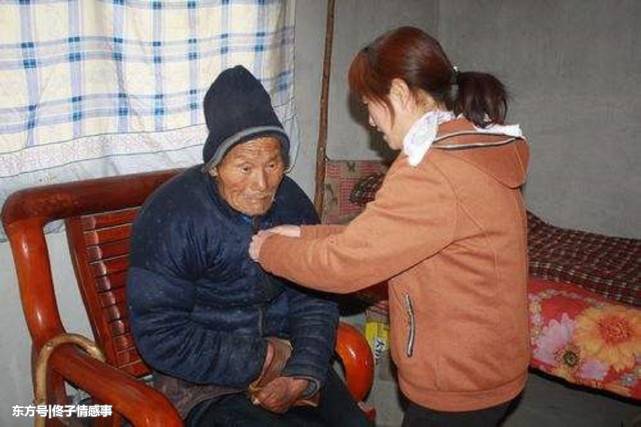 公公扮乞丐回來，三個兒媳都不管他，我好好招待，驚喜來了