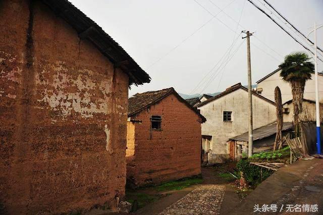 母親還沒去世，父親就找好年輕老婆，三年后街頭再相遇，我愣住了
