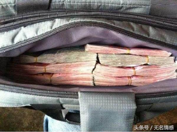 母親還沒去世，父親就找好年輕老婆，三年后街頭再相遇，我愣住了