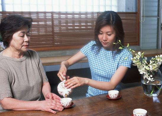 婆婆不滿我生女孩，冬天不開暖氣，媽拿出一張紙，看後我淚如雨下