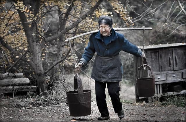 空手去見鄉下准公婆，臨走她塞我一大包臍橙，回家一翻我淚如泉湧