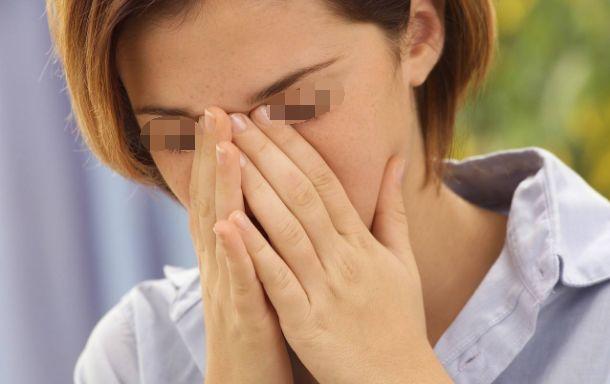 新婚夜，妹妹死活要留下陪我，第2天看到廁所的丈夫，妹泣不成聲