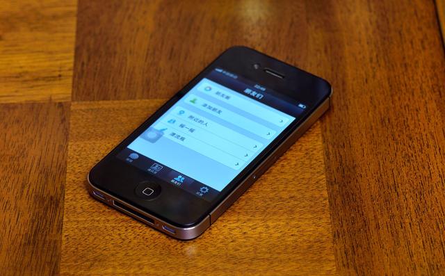 用老公手機給侄子發紅包，嫂子回復一條信息，看完我無法言語
