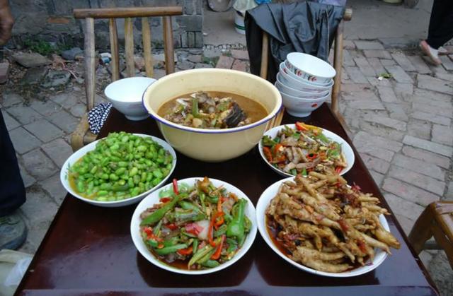 岳父走後岳母獨自生活，放假去看她，中午準備吃飯，一上桌我哭了