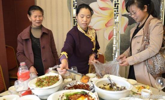 婆婆60大壽，我和老公回家慶祝，廚房聽到對話，我不給一分錢了