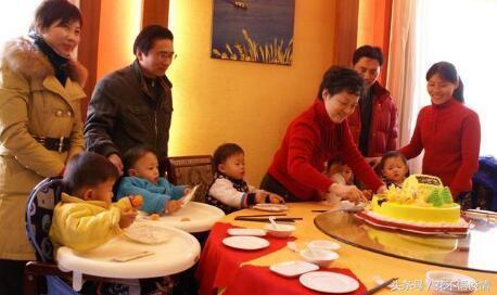 婆婆60大壽，我和老公回家慶祝，廚房聽到對話，我不給一分錢了