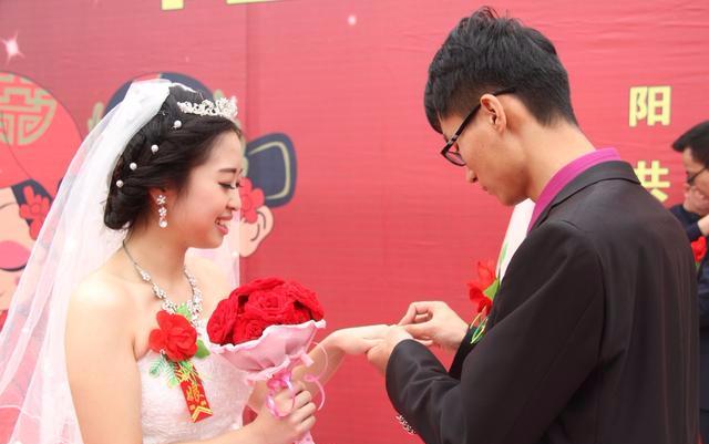 兒子剛結婚十天，花甲老人就和老伴分手，她的故事讓人心疼