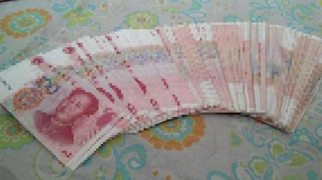 在婆家住我丟了手鍊，打開婆婆的舊衣櫃後，我瞞著老公留下一萬元