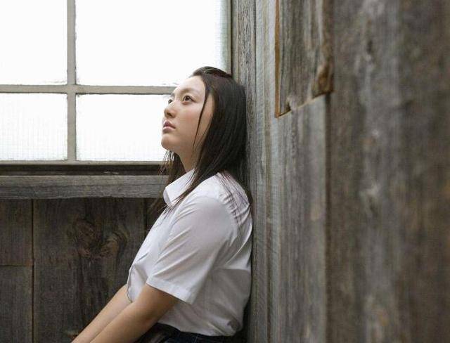 帶著殘疾母親去相親，女孩拒絕了他，第二天腸子都悔青了