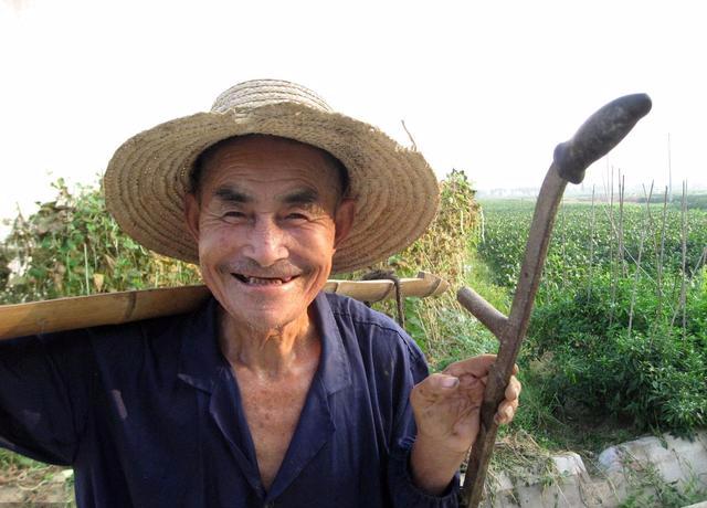 親孫子出生我沒照顧一天，外孫降生我伺候半年，老公雙手給我點贊