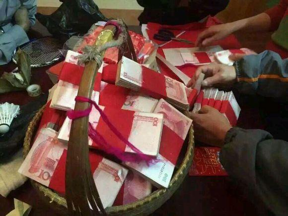 小姑出嫁婆婆收20W，我過門沒給一分彩禮，拿著存摺我偷偷去銀行