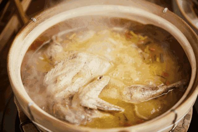 「今日推薦 · 6款滋補湯」秋天就得湯補！趕走脾虛、咳嗽、腎虛……