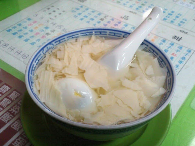 《 12 道住家糖水 》愛美的姑娘們千萬別偷懶，沒事兒煲個糖水滋潤又美顏，讓你皮膚水當當！ 滋陰潤燥