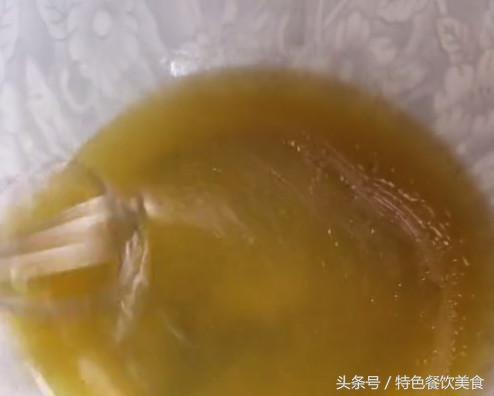 做月餅不用買烤箱了，教你在家用電餅鍋就能做，2分鐘就學會 -
