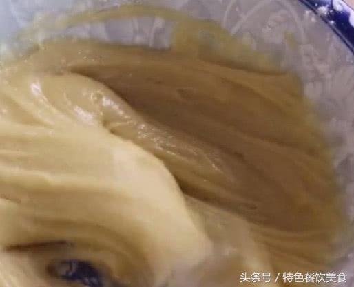 做月餅不用買烤箱了，教你在家用電餅鍋就能做，2分鐘就學會 -