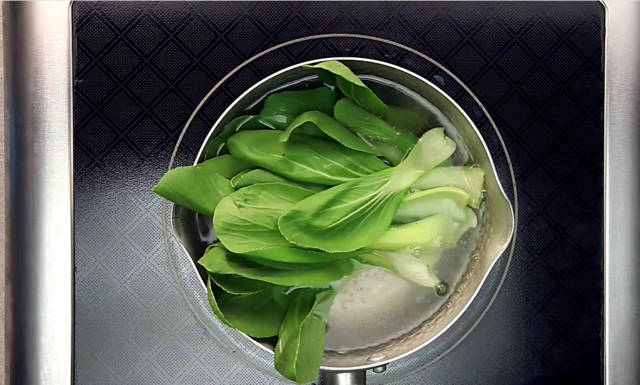 酸辣粉這樣做才正宗好吃，麻辣鮮香，酸且油而不膩，吃一碗超過癮！