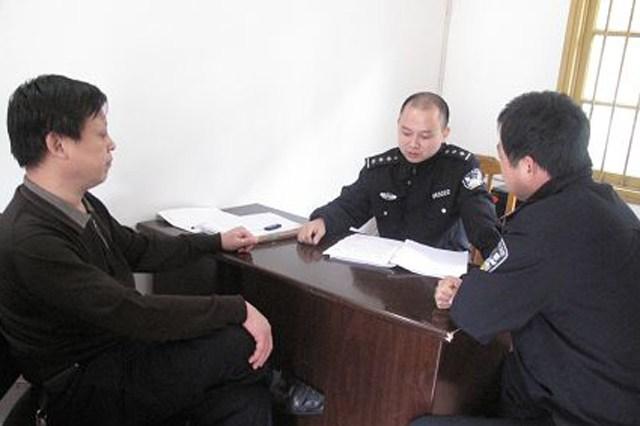 公司招聘打工學生，日薪500有人報警，警察發現老闆曾是理科狀元