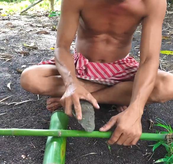 超狂的手工藝技術！用竹子做成的二胡