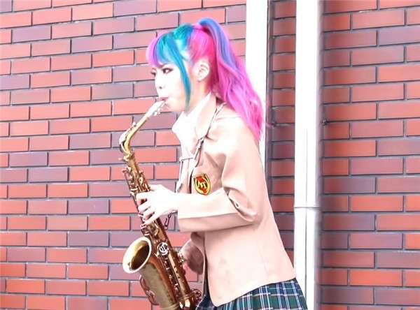 馬尾妹薩克斯風吹奏《柯南主題曲》　驚人肺活量讓網迷醉：回憶都來了 