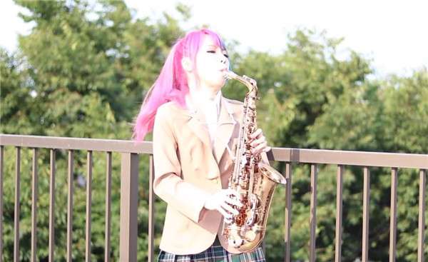 馬尾妹薩克斯風吹奏《柯南主題曲》　驚人肺活量讓網迷醉：回憶都來了 