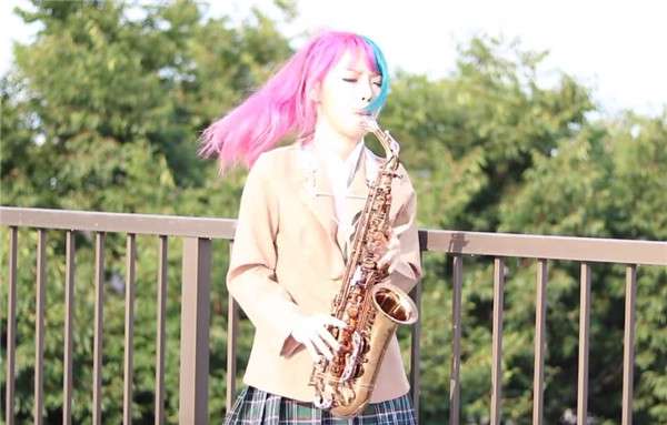 馬尾妹薩克斯風吹奏《柯南主題曲》　驚人肺活量讓網迷醉：回憶都來了 