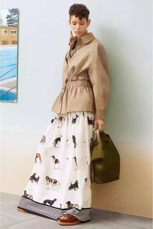  一個征服過英國女王的服裝設計師，才華真不是吃素的......