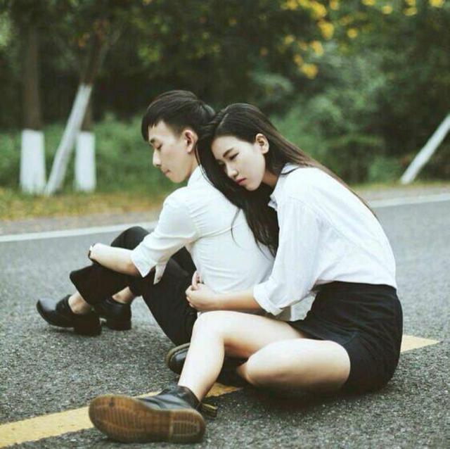 兒子失蹤後，我收養個流浪小女孩，十六年後女兒帶回男友，我愣了