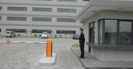 女工被反鎖「冷凍庫5小時」喊破喉嚨沒人回快失溫昏倒時門卻推開了一看到「對方的臉」她當場痛哭 -