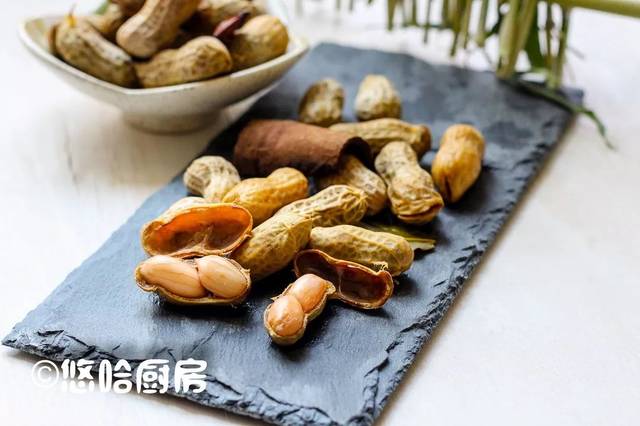 記住這2個竅門，煮花生好吃又入味，下酒還解饞，健脾養胃不上火